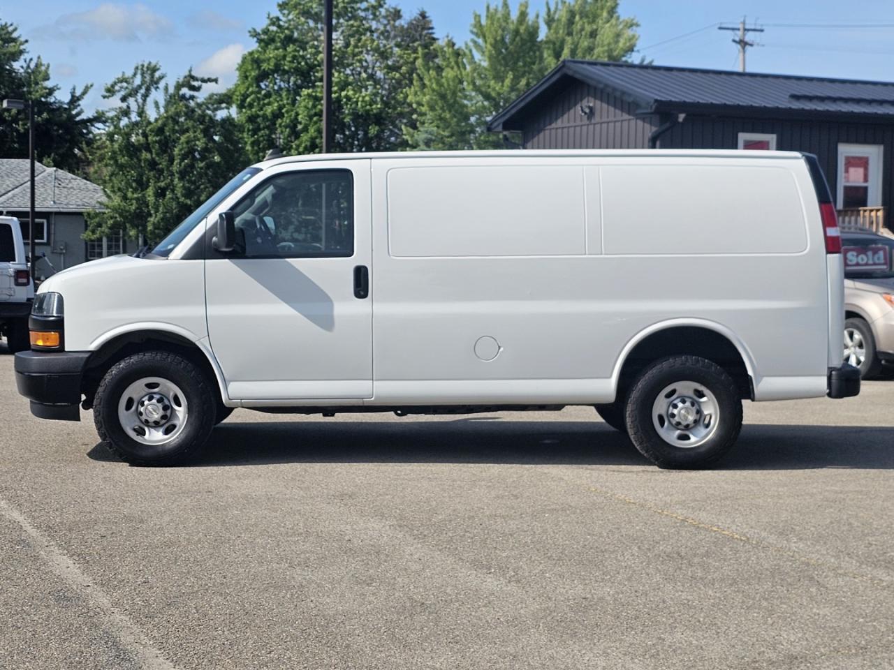 2022 Chevrolet Express 2500 Cargo 4.3L V6, RWD, A/C - Photo #8