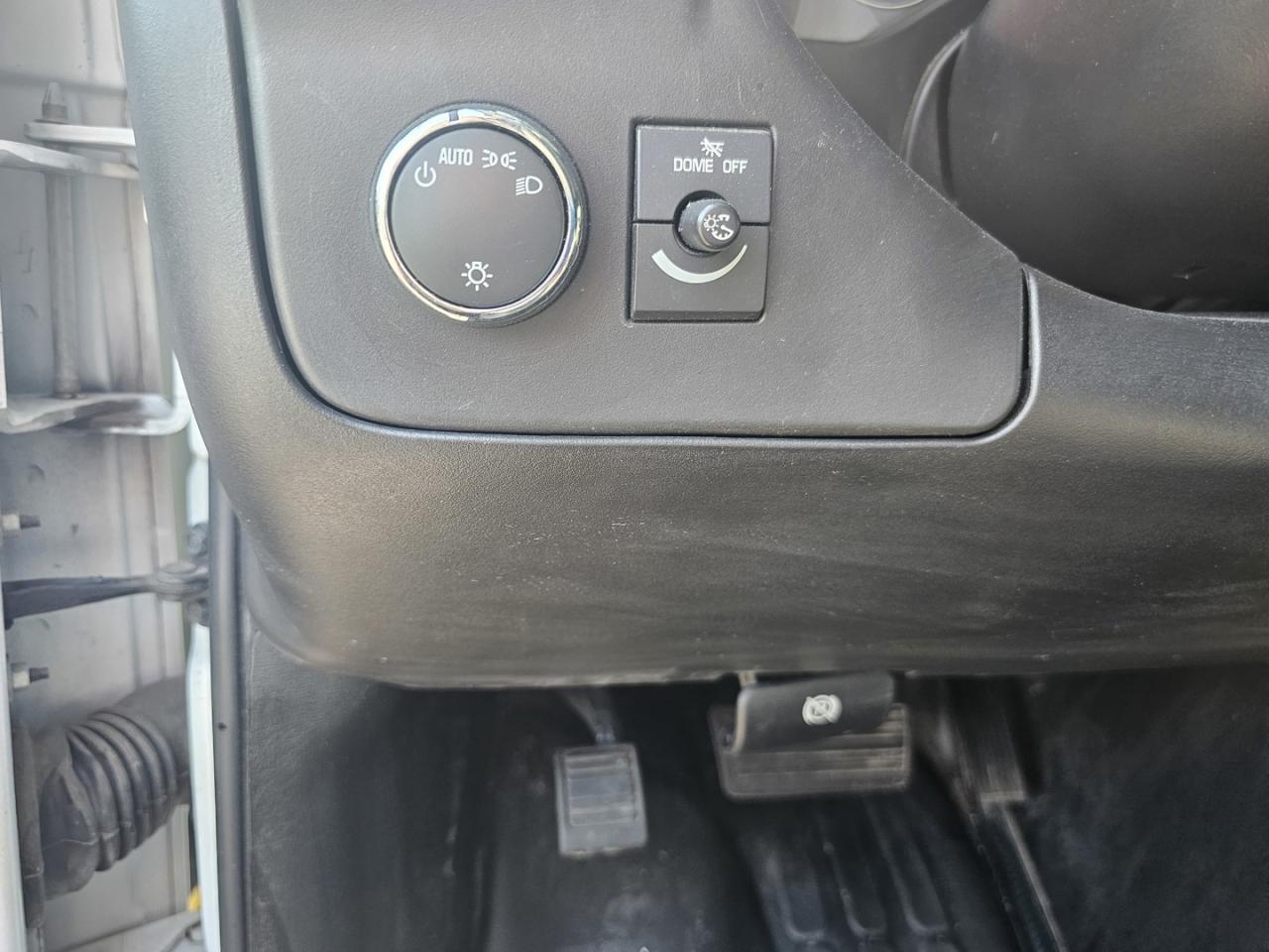2022 Chevrolet Express 2500 Cargo 4.3L V6, RWD, A/C - Photo #11