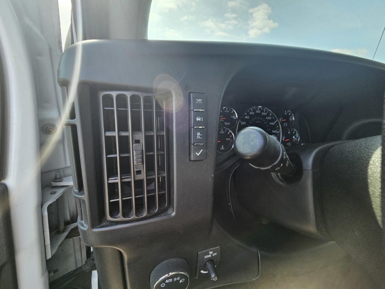 2022 Chevrolet Express 2500 Cargo 4.3L V6, RWD, A/C - Photo #13