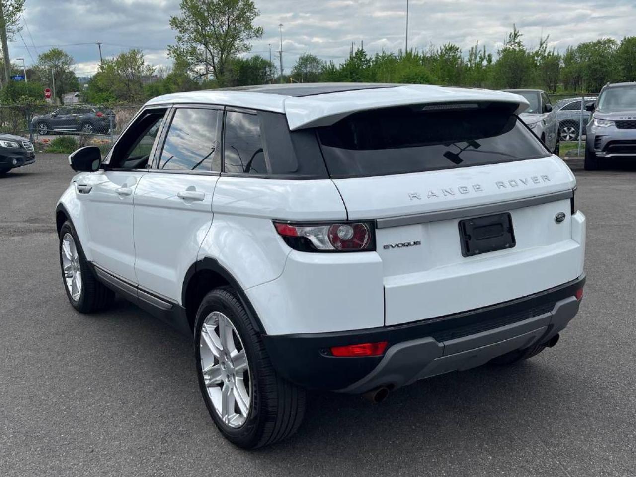 2015 Land Rover Evoque Pure Plus 5-Door - Photo #4