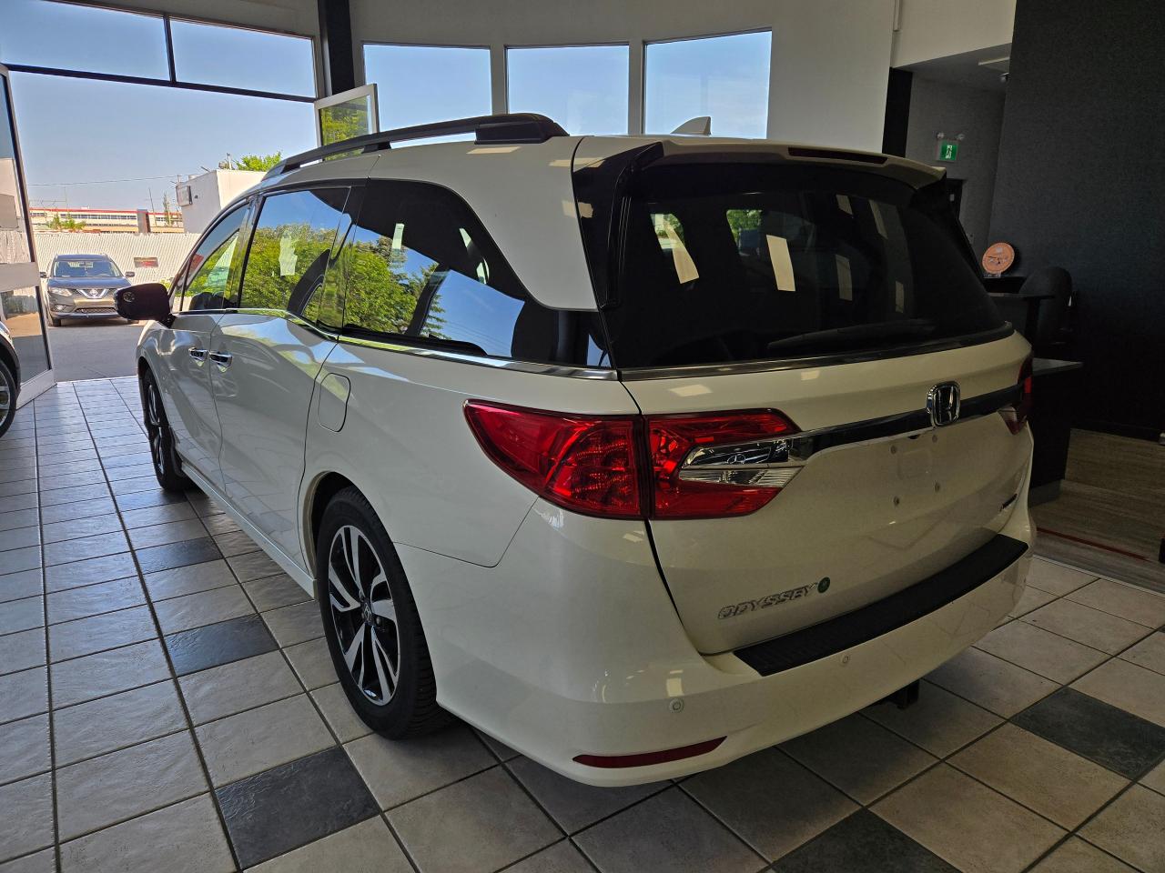 2019 Honda Odyssey Touring | ALL CREDIT ACCEPTED!! - Photo #5