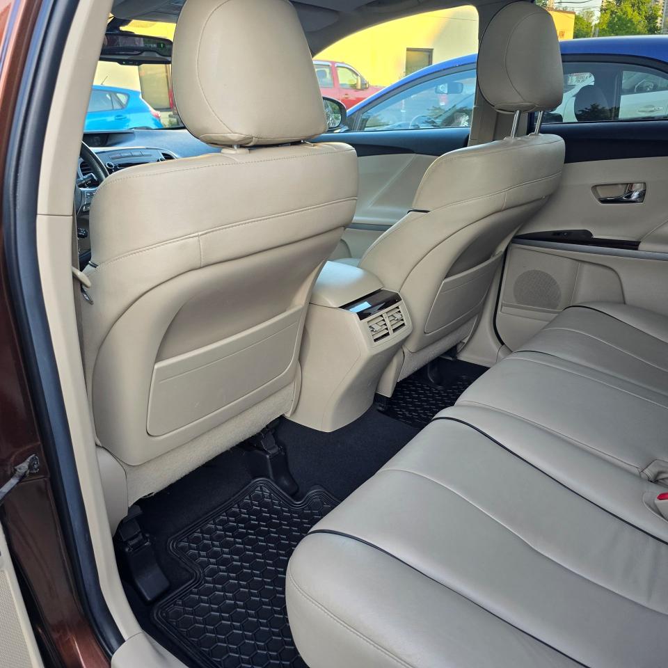 2011 Toyota Venza  - Photo #13