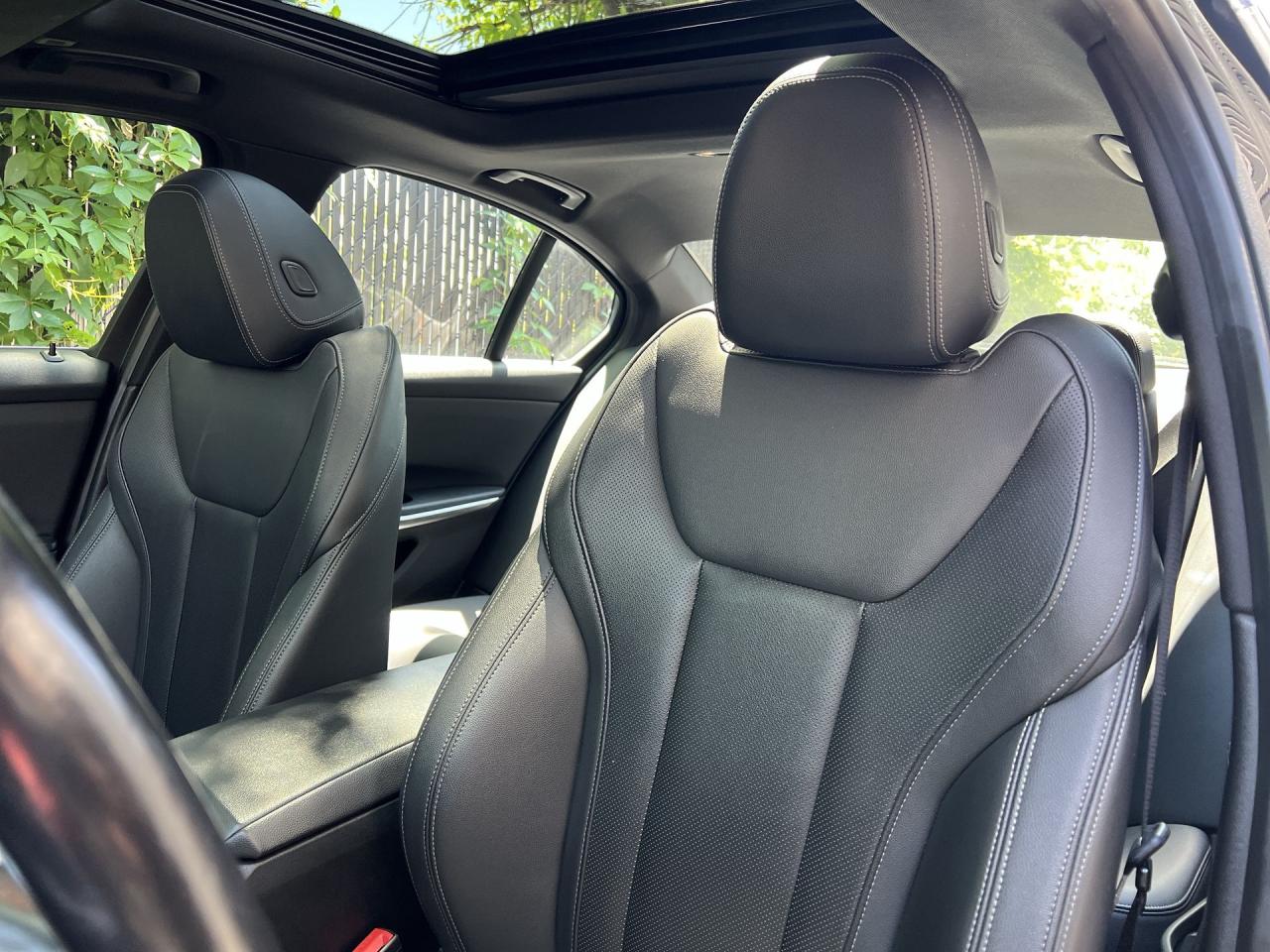 2023 BMW 3 Series 330I AWD| TURBO| HTD LEATHER| SUNROOF| CARPLAY|NAV Photo