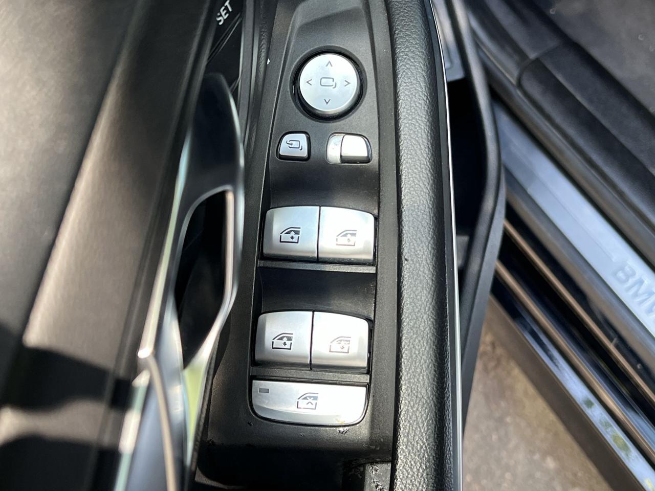 2023 BMW 3 Series 330I AWD| TURBO| HTD LEATHER| SUNROOF| CARPLAY|NAV Photo