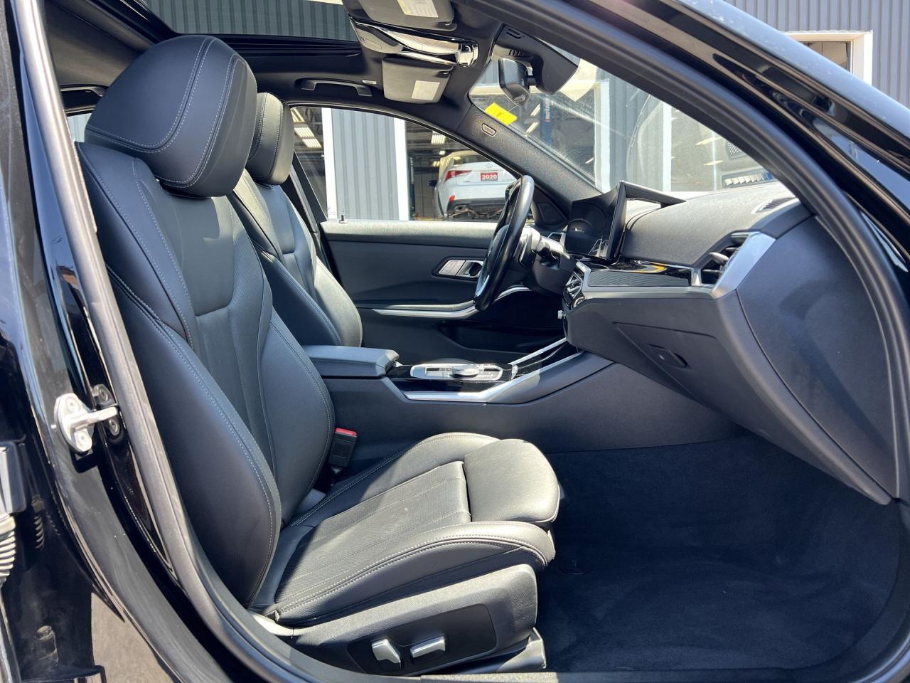 2023 BMW 3 Series 330I AWD| TURBO| HTD LEATHER| SUNROOF| CARPLAY|NAV Photo