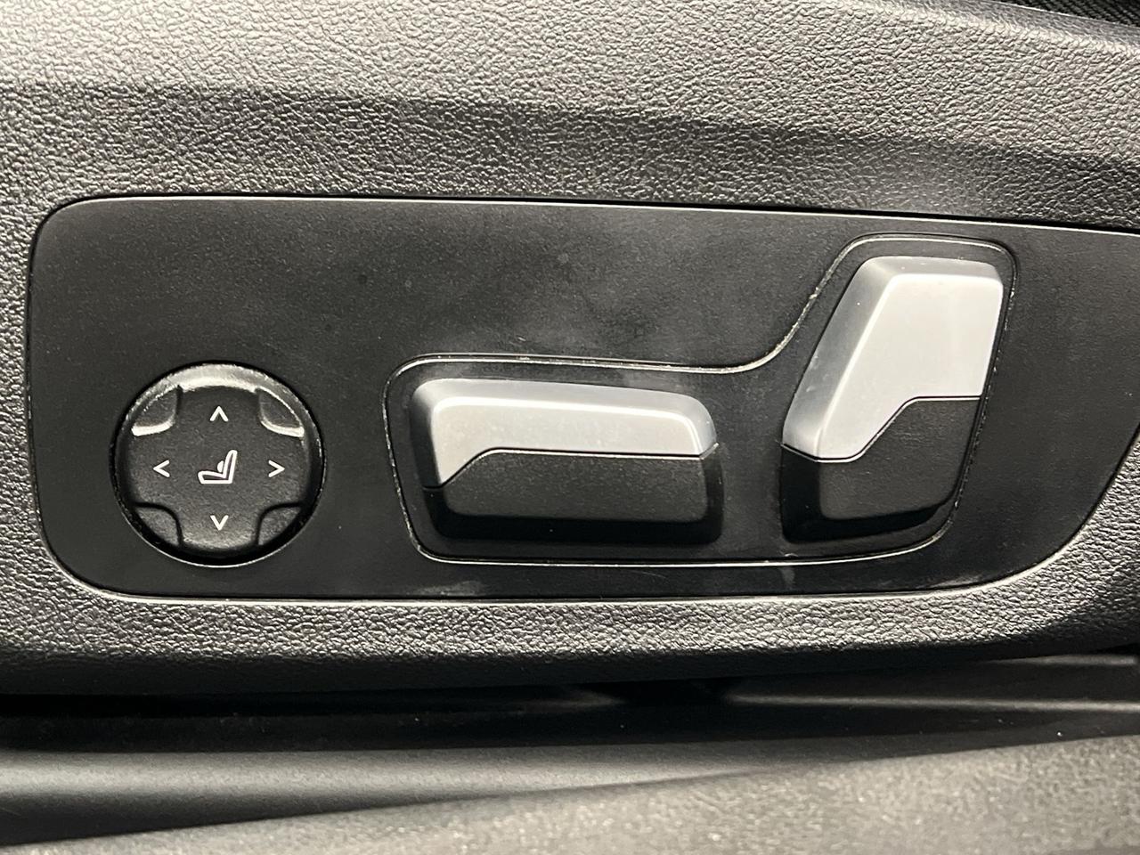 2023 BMW 3 Series 330I AWD| TURBO| HTD LEATHER| SUNROOF| CARPLAY|NAV Photo