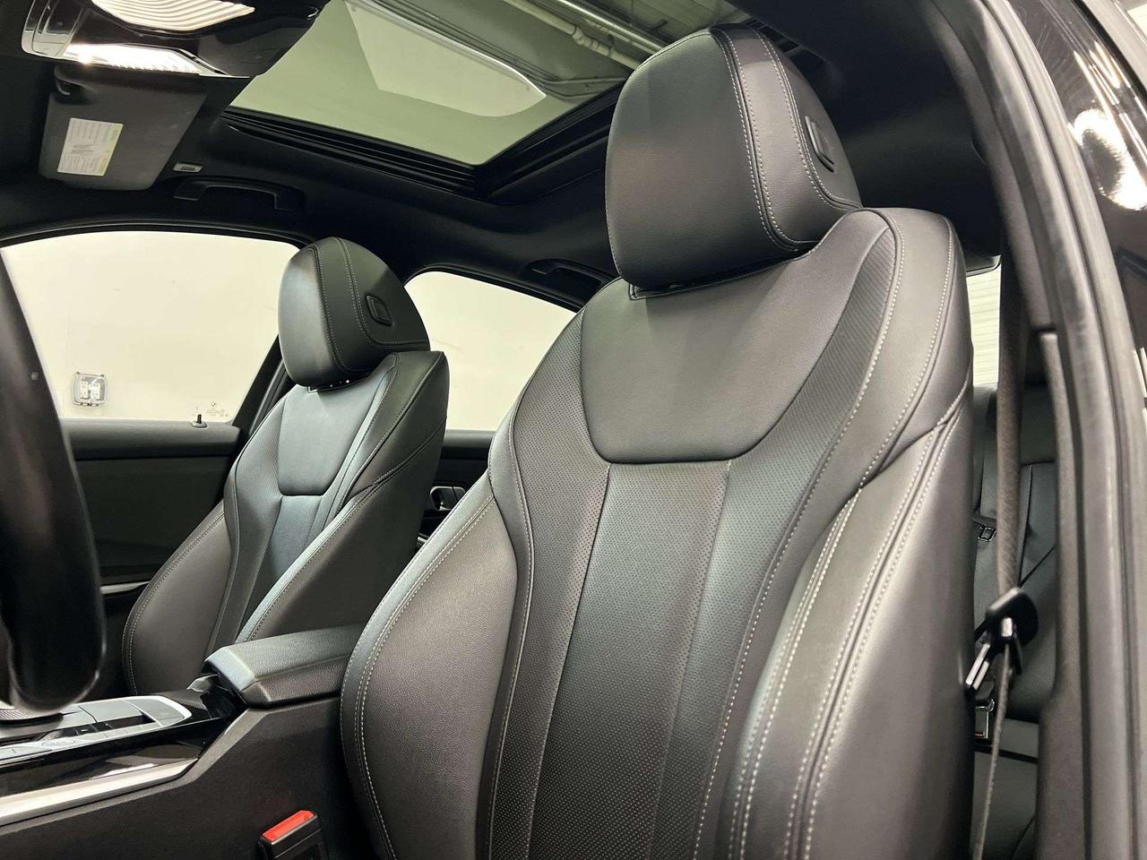 2023 BMW 3 Series 330I AWD| TURBO| HTD LEATHER| SUNROOF| CARPLAY|NAV Photo
