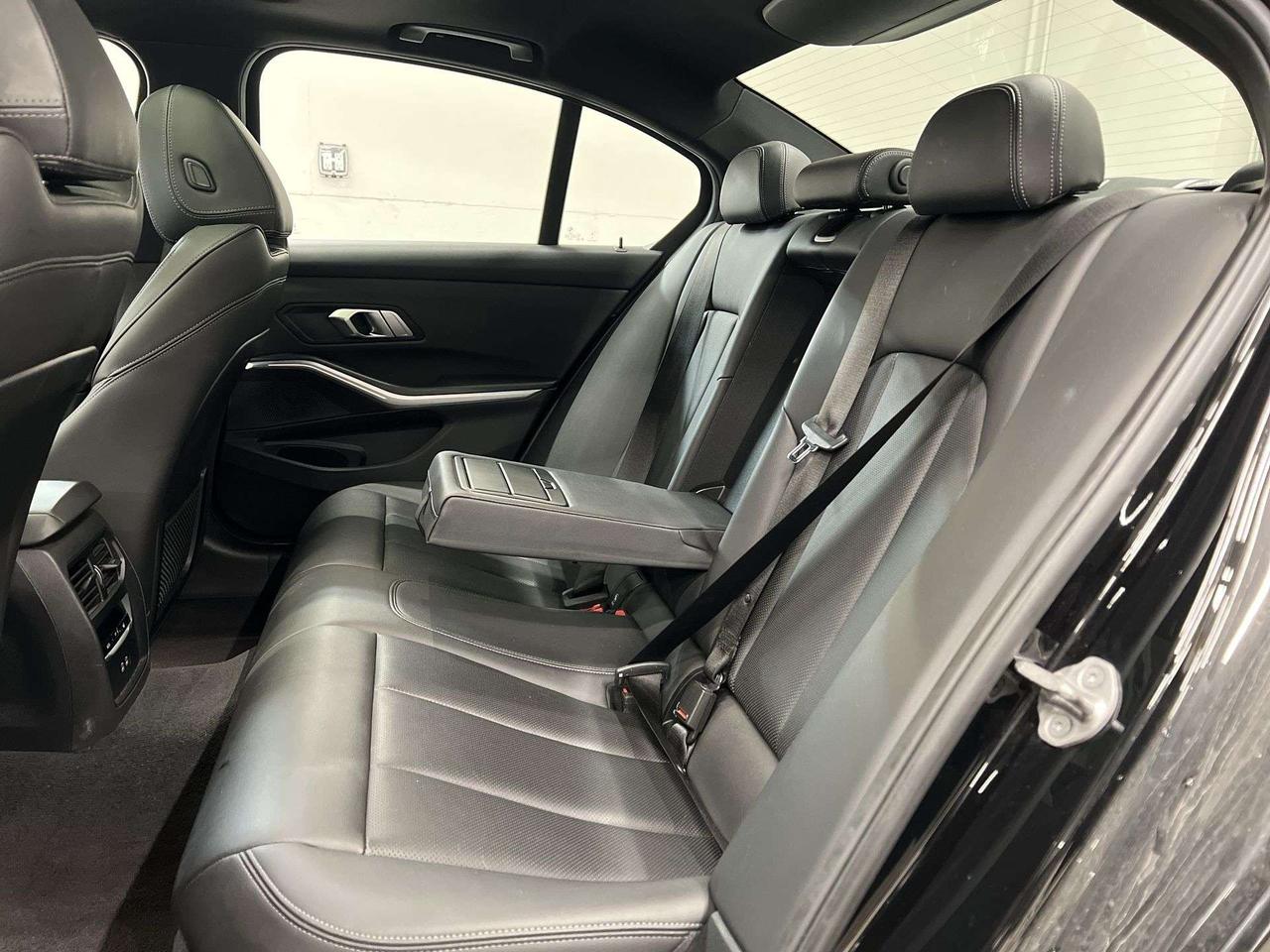 2023 BMW 3 Series 330I AWD| TURBO| HTD LEATHER| SUNROOF| CARPLAY|NAV Photo