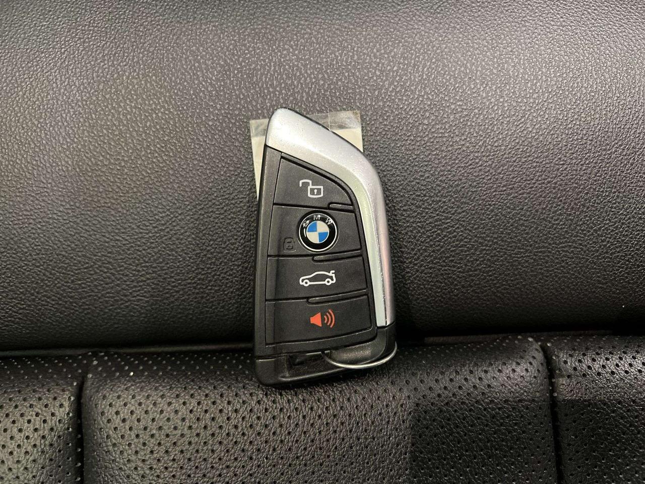 2023 BMW 3 Series 330I AWD| TURBO| HTD LEATHER| SUNROOF| CARPLAY|NAV Photo