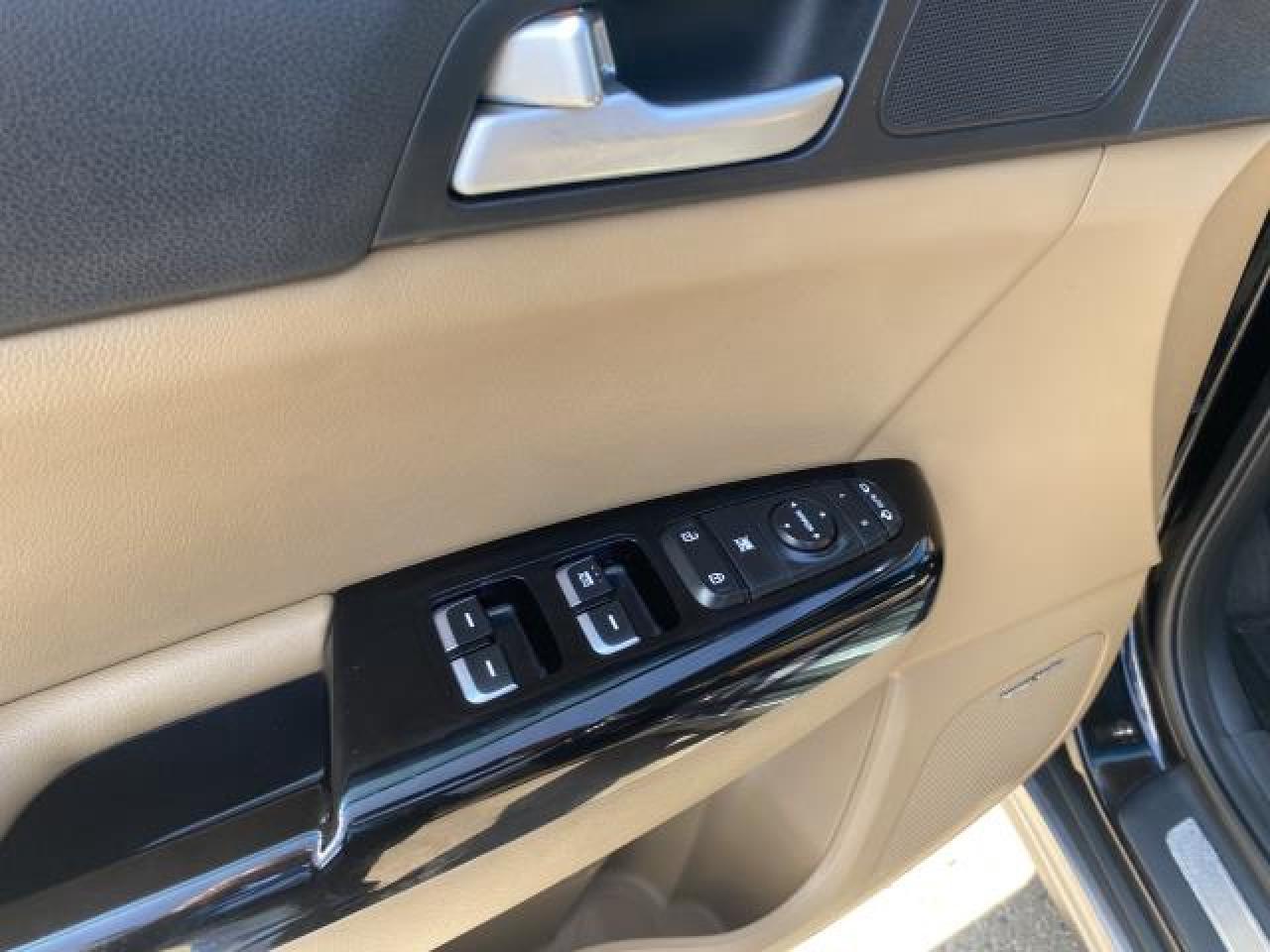 2017 Kia Sportage SX AWD - Photo #9