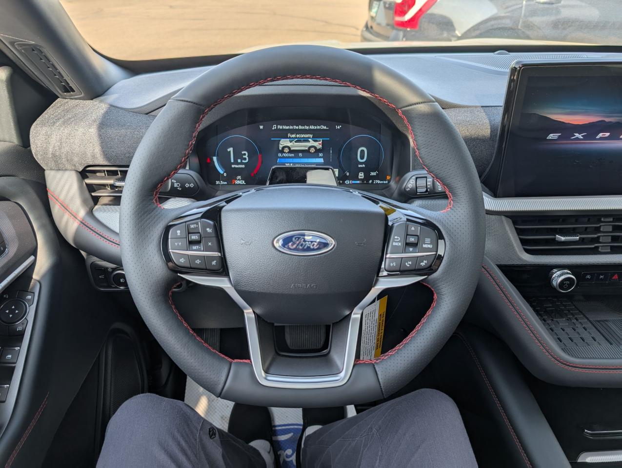 2025 Ford Explorer ST-Line Photo5