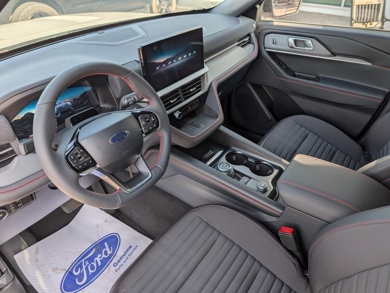 2025 Ford Explorer ST-Line Photo5