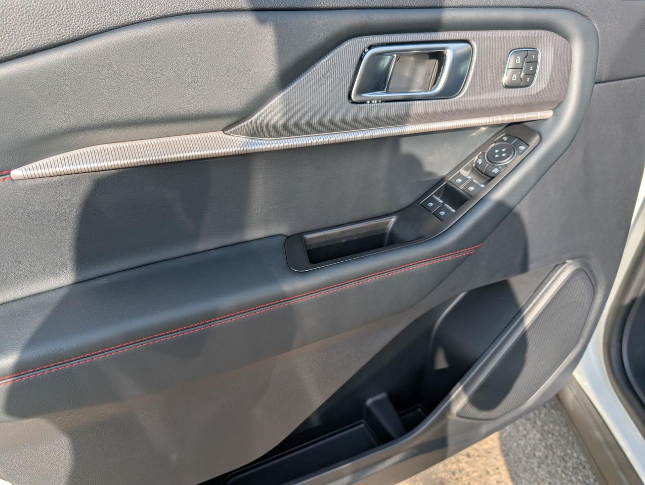 2025 Ford Explorer ST-Line Photo5