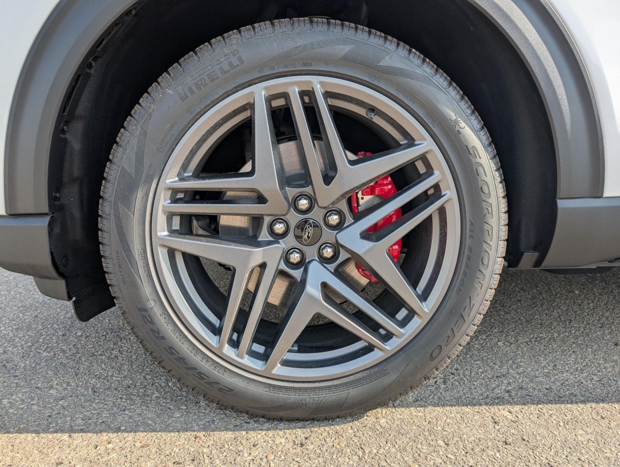 2025 Ford Explorer ST-Line Photo5