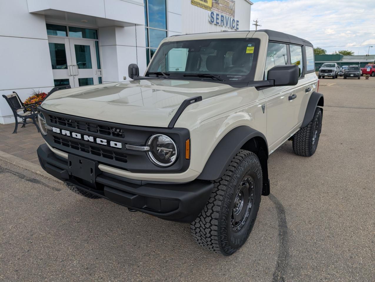 2025 Ford Bronco Base Photo