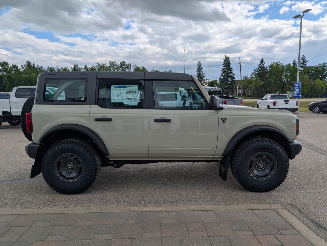 2025 Ford Bronco Base Photo4