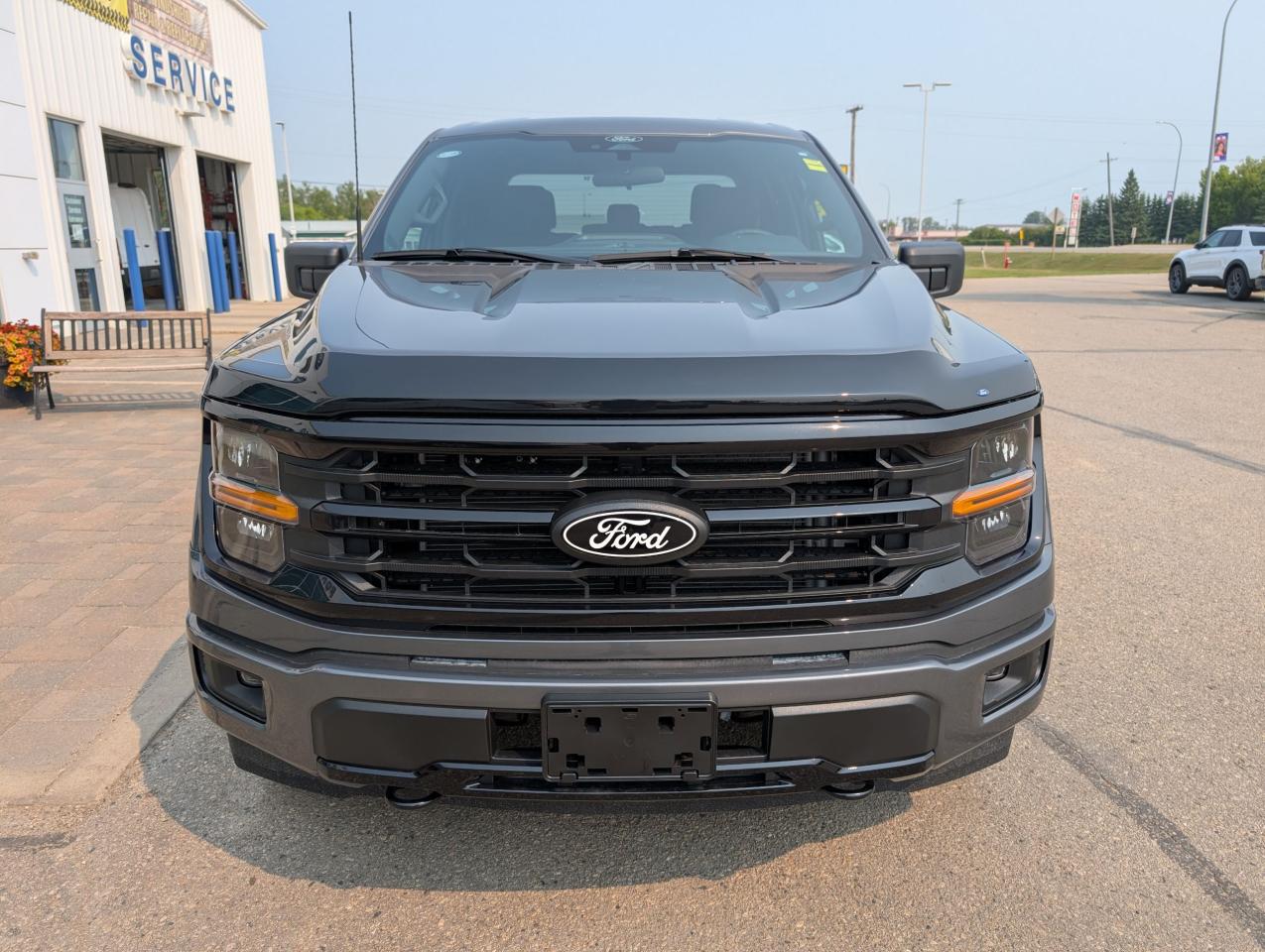 2025 Ford F-150 XLT Photo2