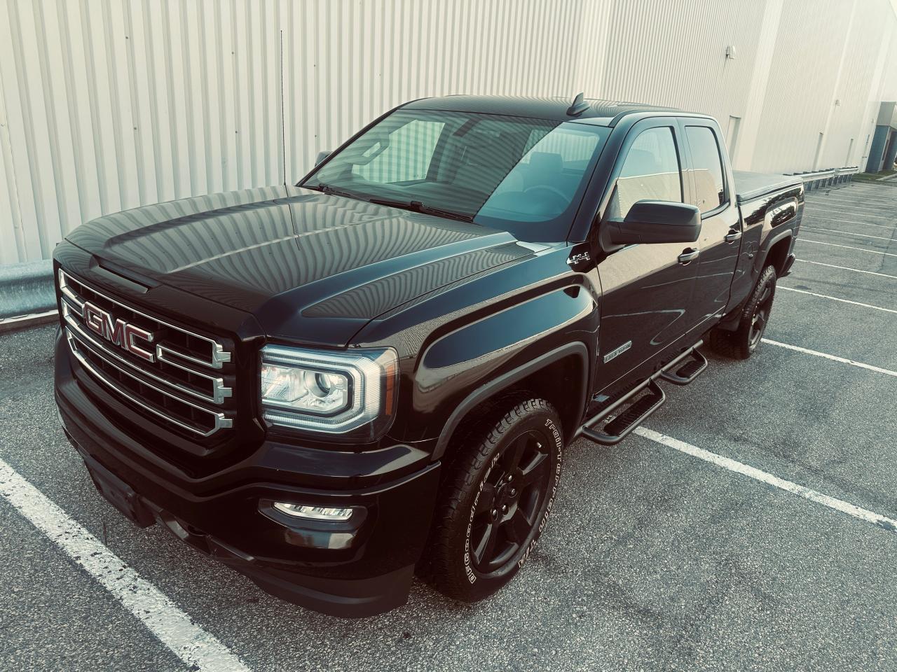2018 GMC Sierra 1500 SLE - Elevation 4WD In Black Photo2