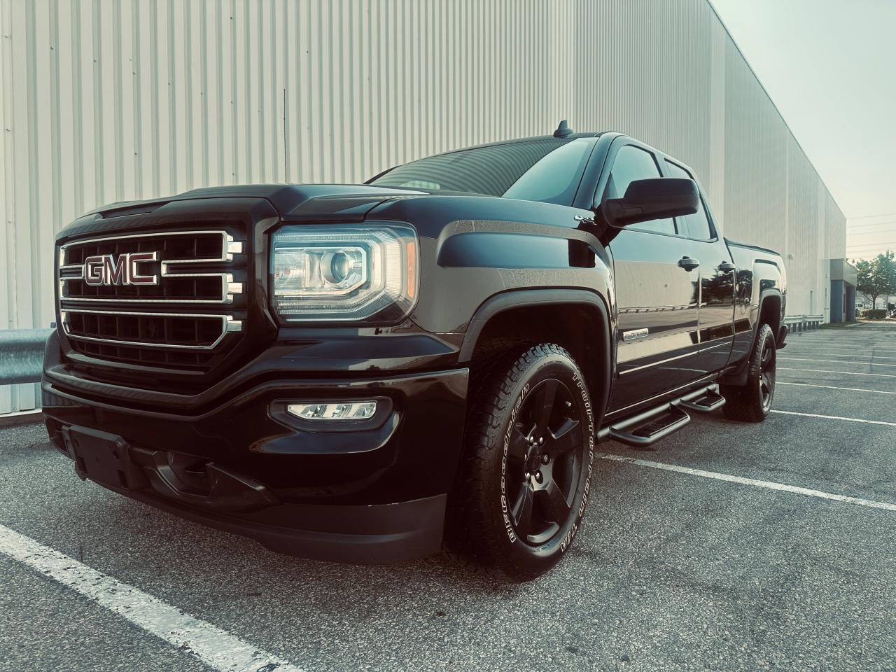 2018 GMC Sierra 1500 SLE - Elevation 4WD In Black Photo3