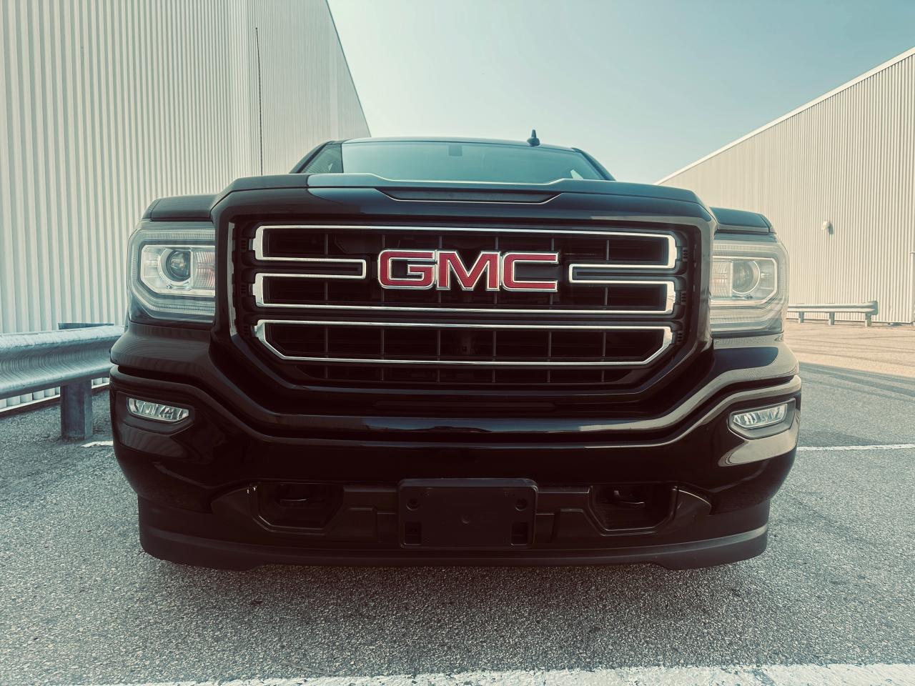 2018 GMC Sierra 1500 SLE - Elevation 4WD In Black Photo4