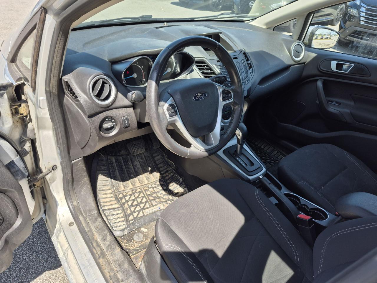 2014 Ford Fiesta SE Photo20