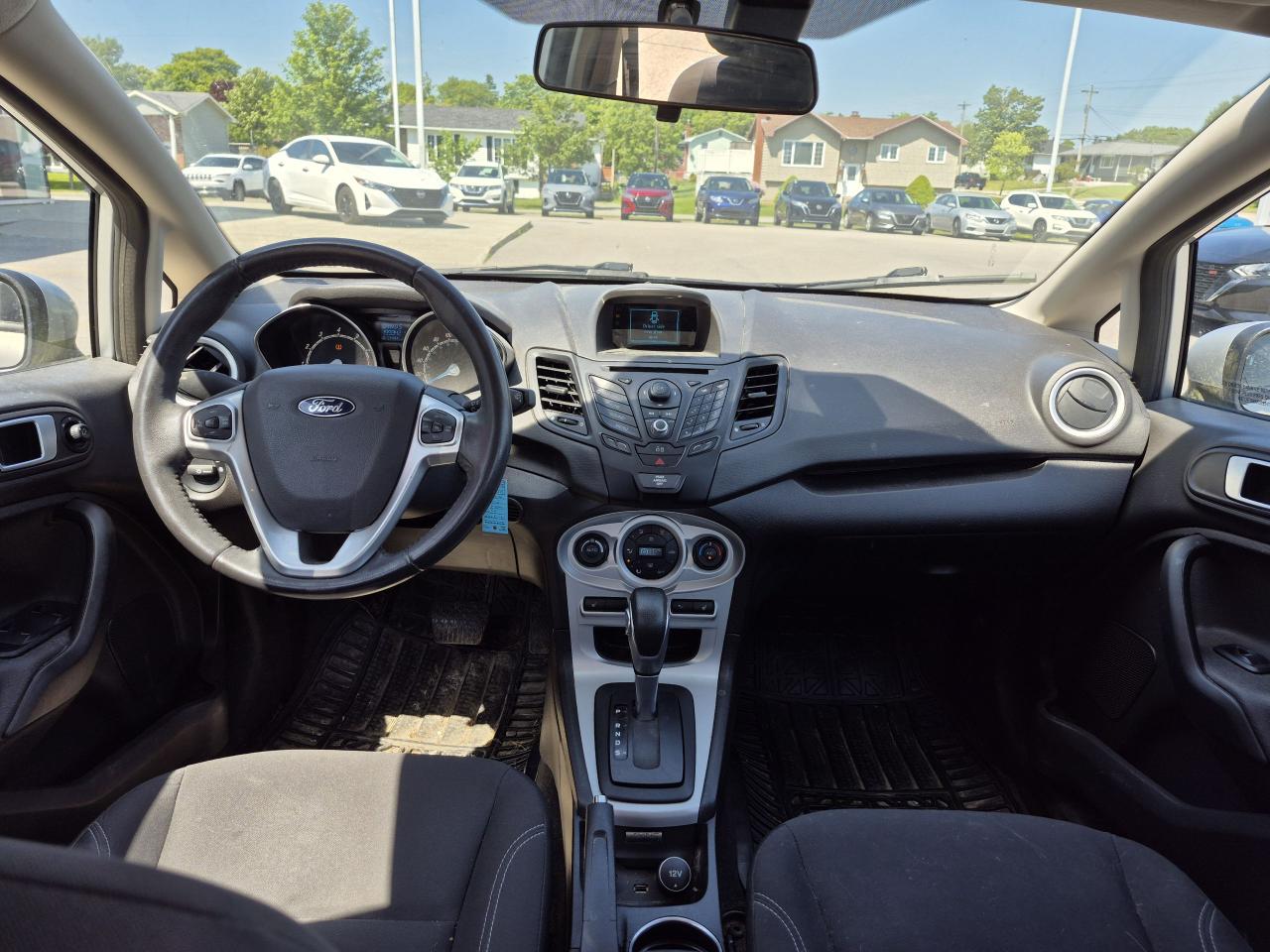 2014 Ford Fiesta SE Photo11