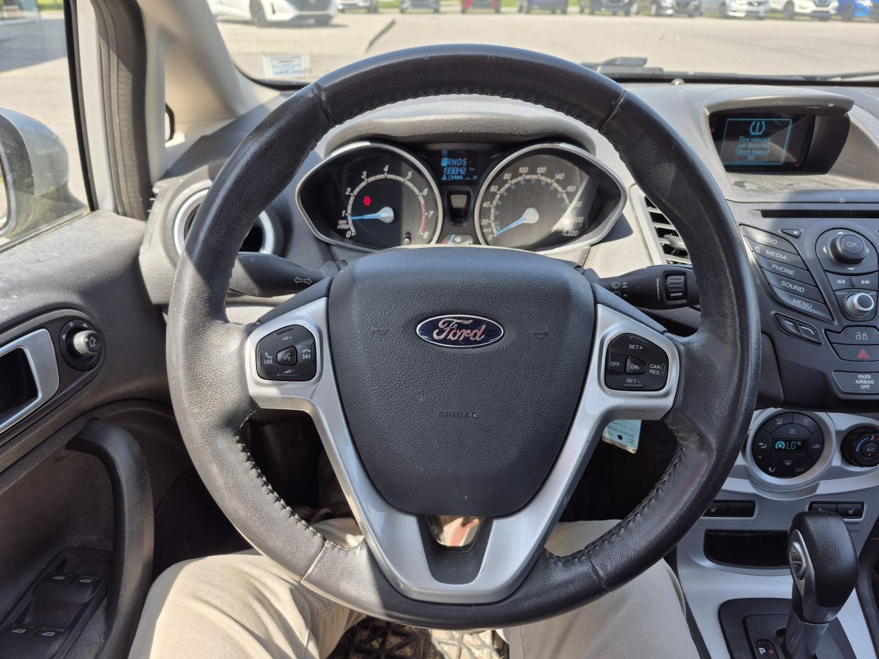 2014 Ford Fiesta SE Photo7