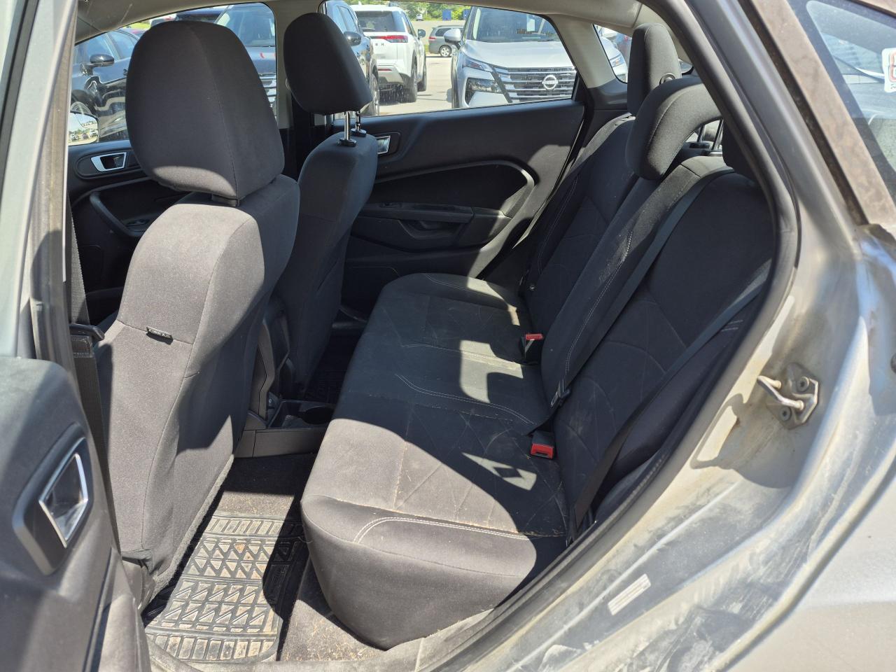 2014 Ford Fiesta SE Photo24