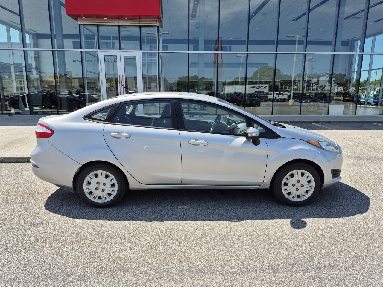 2014 Ford Fiesta SE Photo19