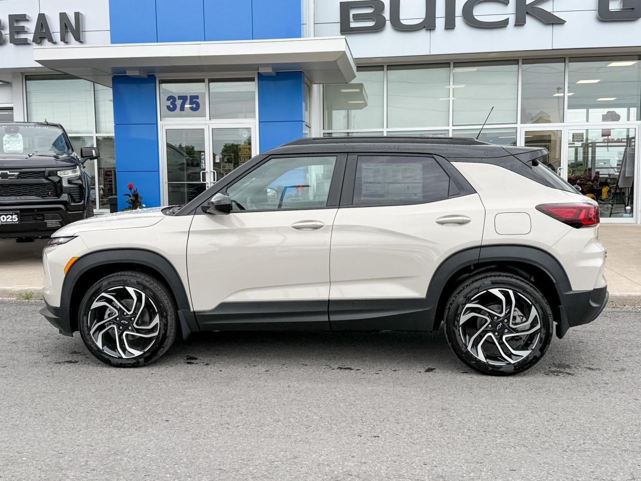 2026 Chevrolet TrailBlazer RS 1.3L 3 CYL WITH REMOTE START/ENTRY, HEATED SEATS, HEATED STEERING WHEEL, HD REAR VISION CAMERA, APPL Photo