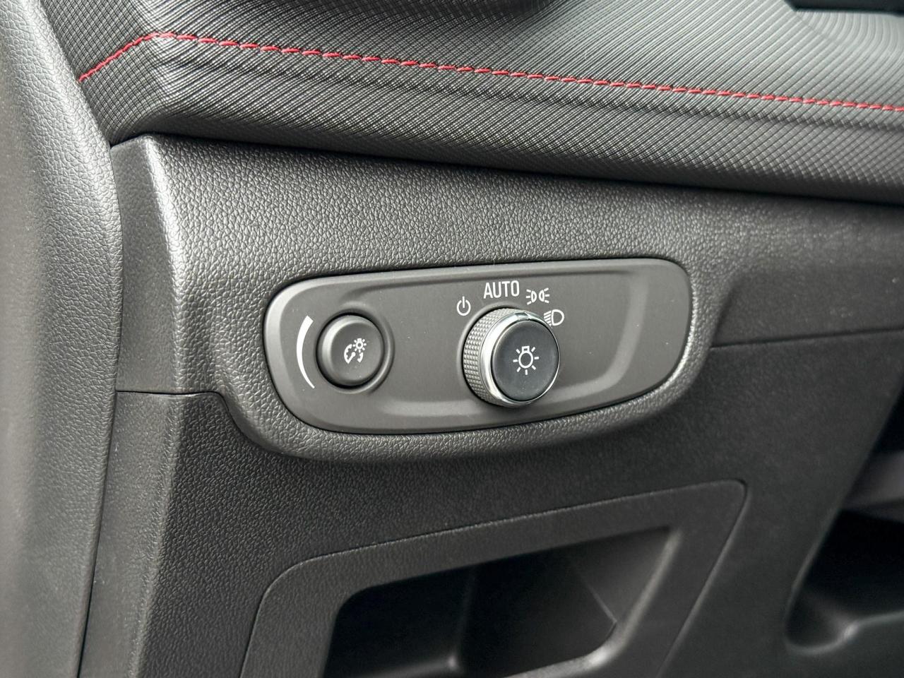 2026 Chevrolet TrailBlazer RS 1.3L 3 CYL WITH REMOTE START/ENTRY, HEATED SEATS, HEATED STEERING WHEEL, HD REAR VISION CAMERA, APPL Photo