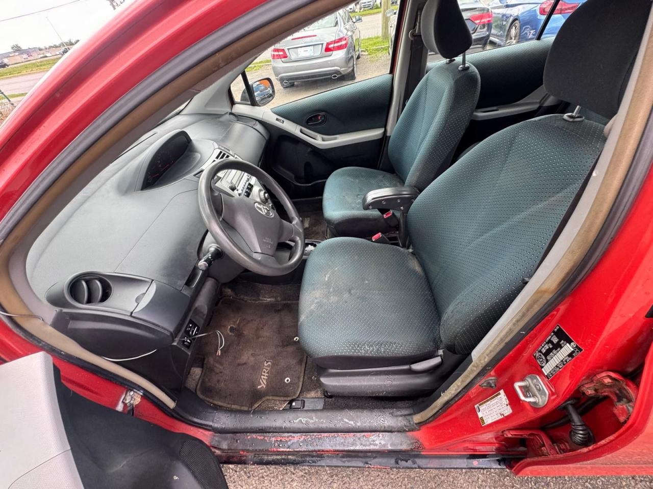 2007 Toyota Yaris AS IS, LE, RUNS AND DRIVES - Photo #12