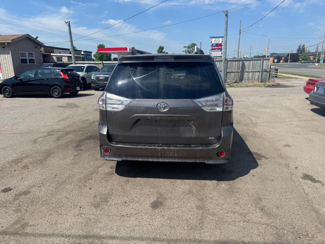 2011 Toyota Sienna AS IS, SE, ONE OWNER, WELL MAINTAINED, RUNS GREAT - Photo #4