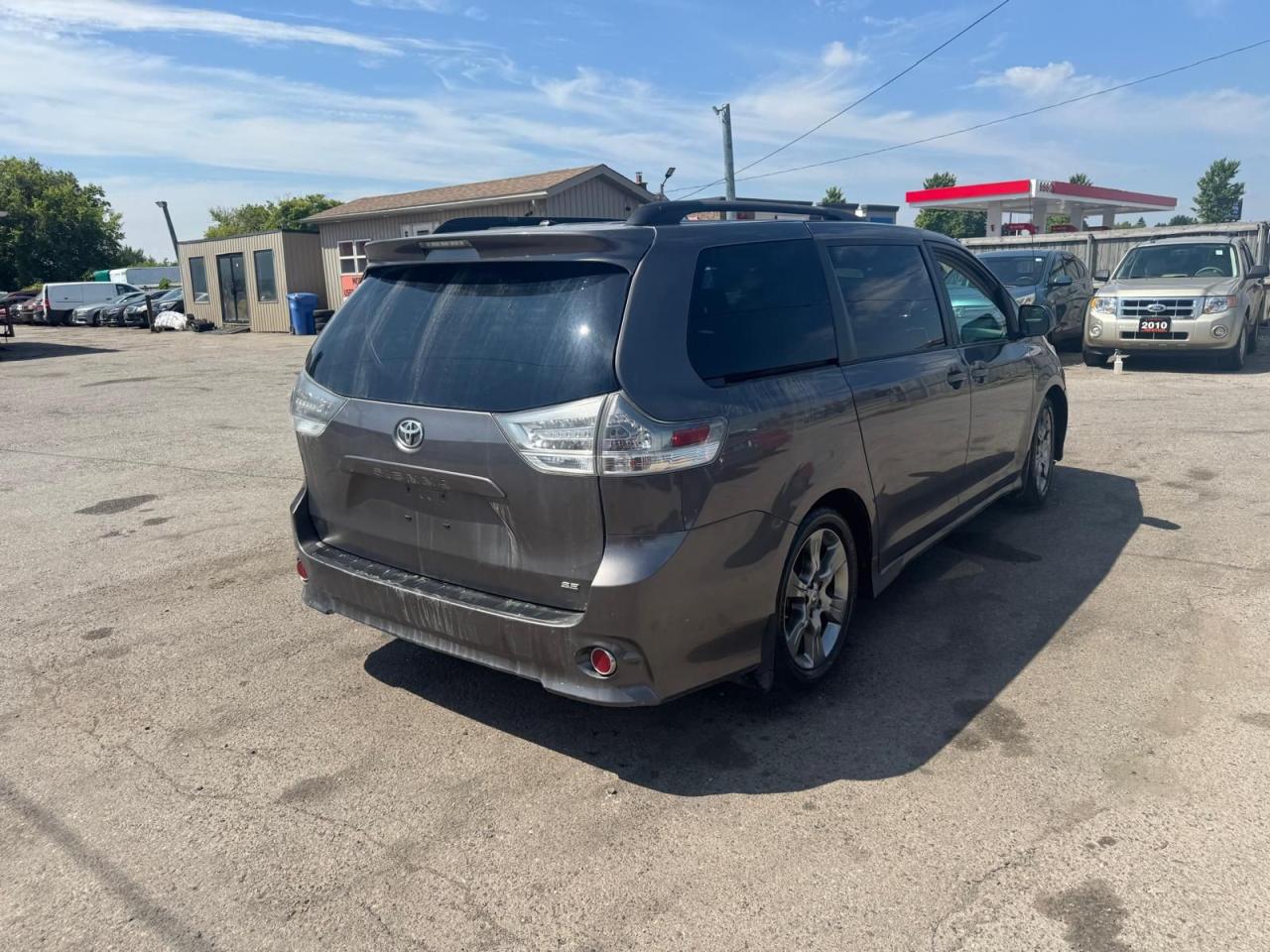 2011 Toyota Sienna AS IS, SE, ONE OWNER, WELL MAINTAINED, RUNS GREAT Photo4