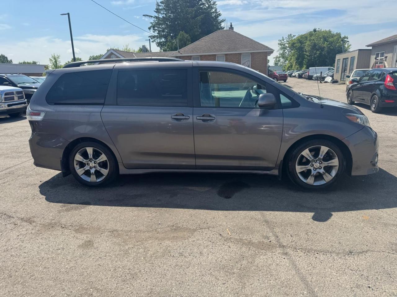 2011 Toyota Sienna AS IS, SE, ONE OWNER, WELL MAINTAINED, RUNS GREAT - Photo #6