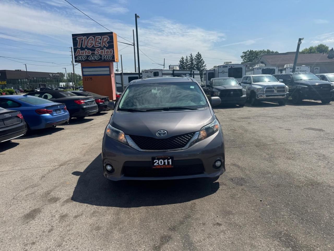 2011 Toyota Sienna AS IS, SE, ONE OWNER, WELL MAINTAINED, RUNS GREAT - Photo #8