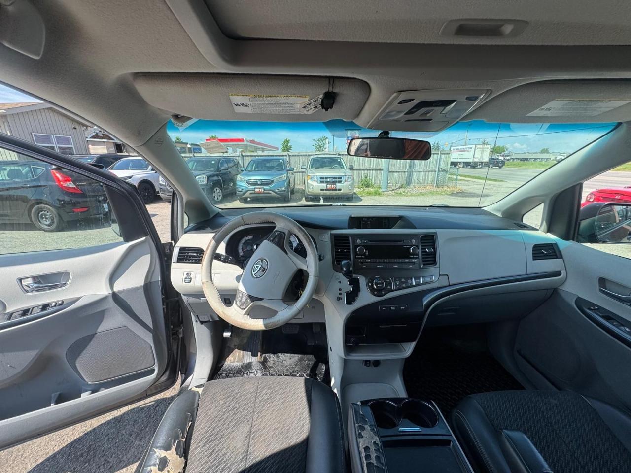 2011 Toyota Sienna AS IS, SE, ONE OWNER, WELL MAINTAINED, RUNS GREAT - Photo #9