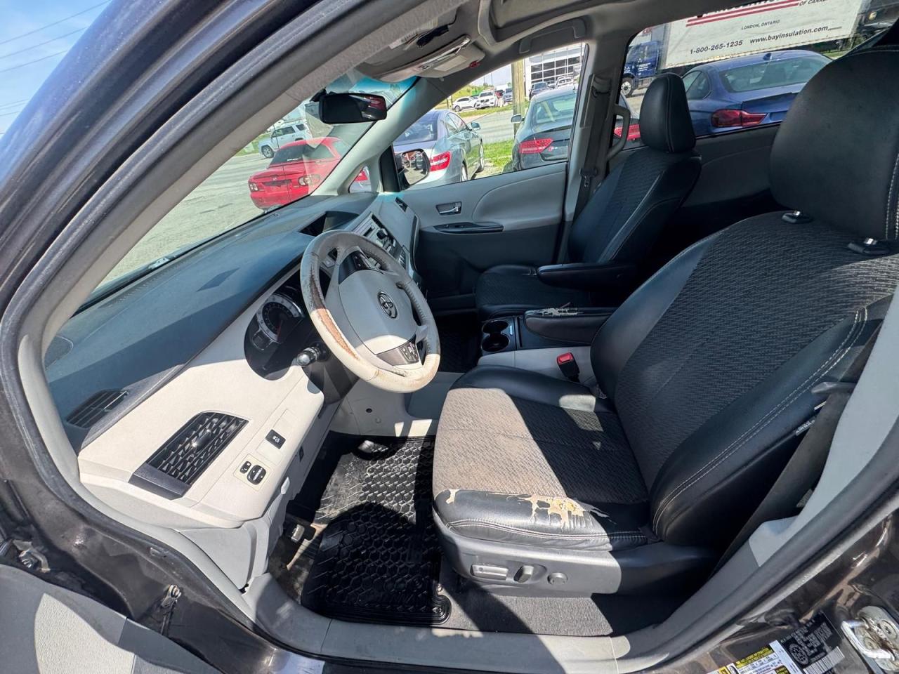 2011 Toyota Sienna AS IS, SE, ONE OWNER, WELL MAINTAINED, RUNS GREAT - Photo #10