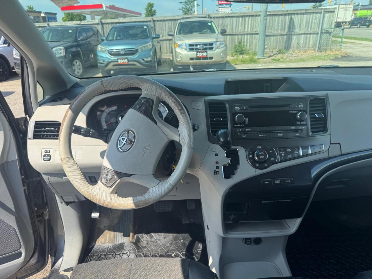 2011 Toyota Sienna AS IS, SE, ONE OWNER, WELL MAINTAINED, RUNS GREAT - Photo #11