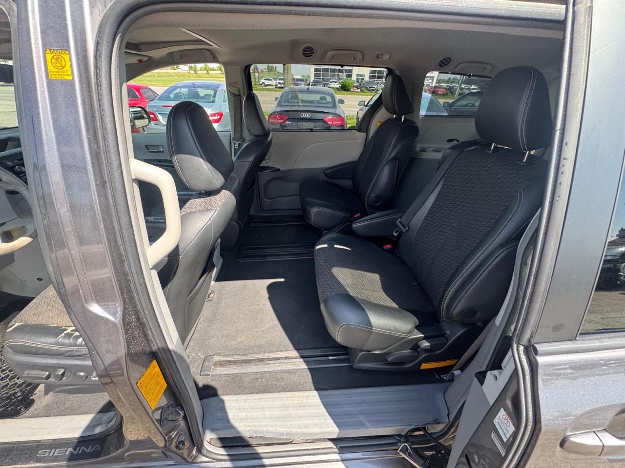 2011 Toyota Sienna AS IS, SE, ONE OWNER, WELL MAINTAINED, RUNS GREAT - Photo #14