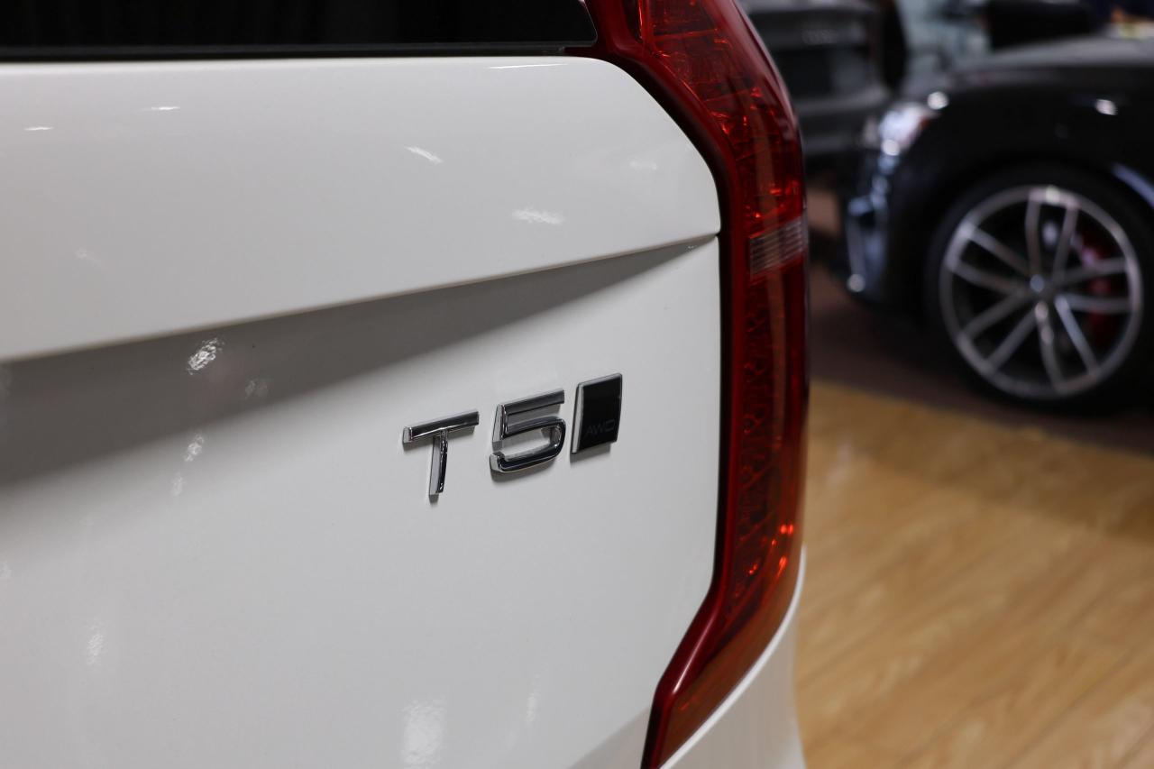 2018 Volvo XC90 T5 AWD Momentum - 7PASS|SUNROOF|NAVI|CAMERA - Photo #6
