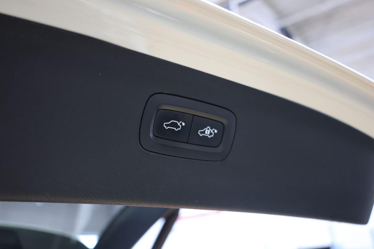 2018 Volvo XC90 T5 AWD Momentum - 7PASS|SUNROOF|NAVI|CAMERA - Photo #25