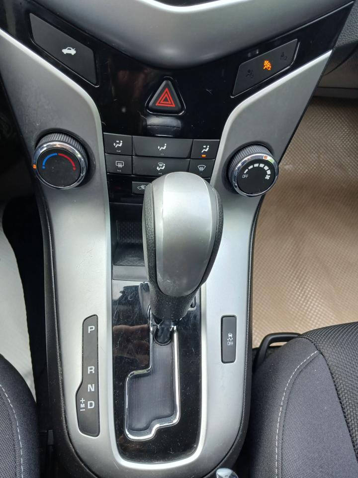 2015 Chevrolet Cruze 1LT - Photo #17