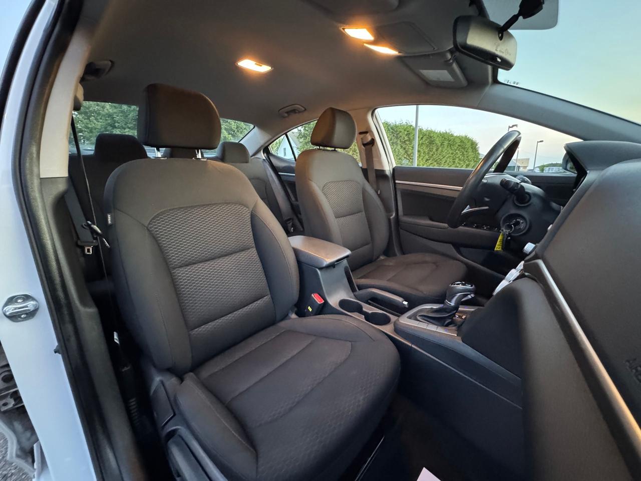 2019 Hyundai Elantra Preferred - Photo #11