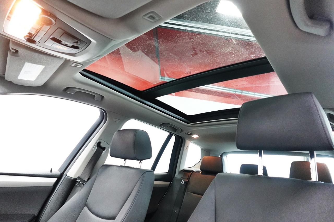 2011 BMW X3 AWD. PANO ROOF. 28i,WELL MAINTAIN,NO ACCIDENT - Photo #17