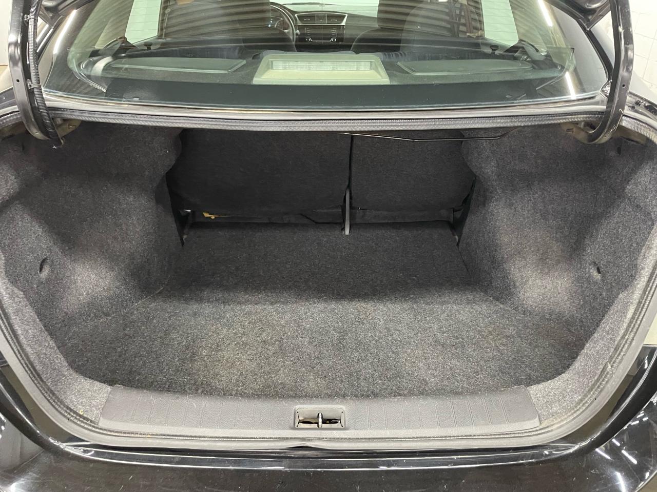 2017 Nissan Sentra SV Photo6