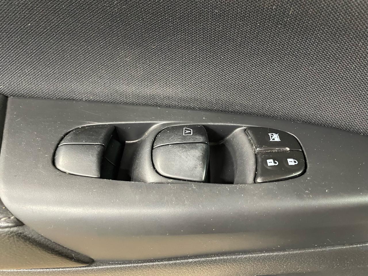 2017 Nissan Sentra SV Photo12