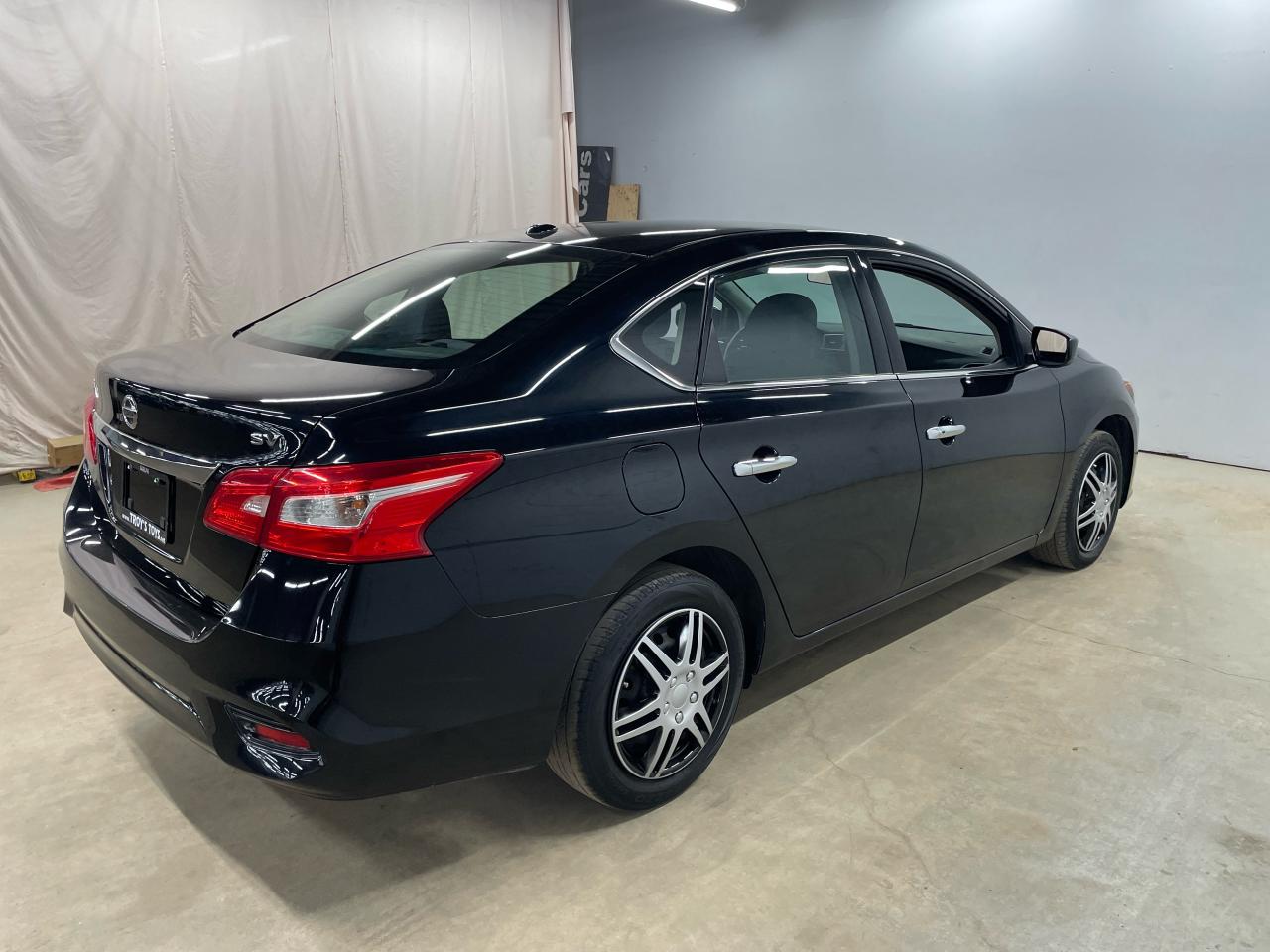 2017 Nissan Sentra SV Photo7