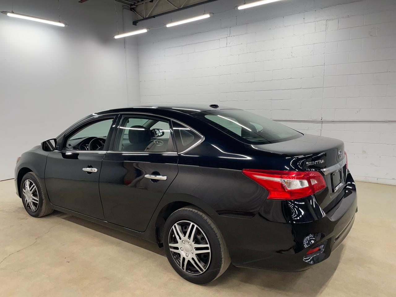 2017 Nissan Sentra SV Photo4