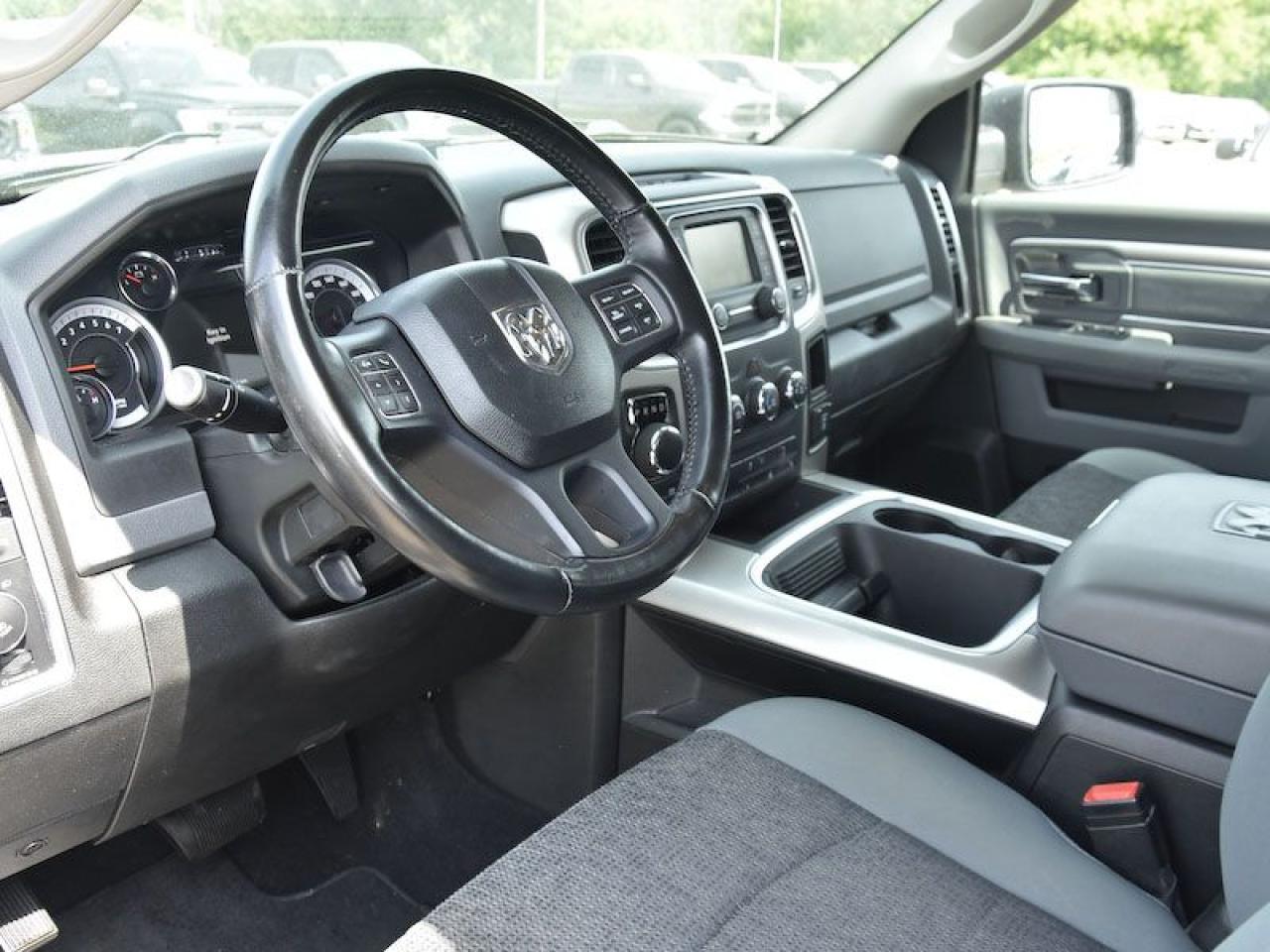 2020 RAM 1500 Classic WARLOCK 4X4 CREW CAB 5'7" BOX Photo4